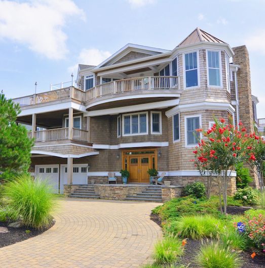 Delaware franchises Delaware offers coastal charm, clean beaches, and small-town living with easy access to major nearby metropolitan areas.