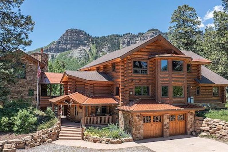 Colorado franchise opportunities thrive with a strong economy, preservation culture, and steady demand for home repair services.